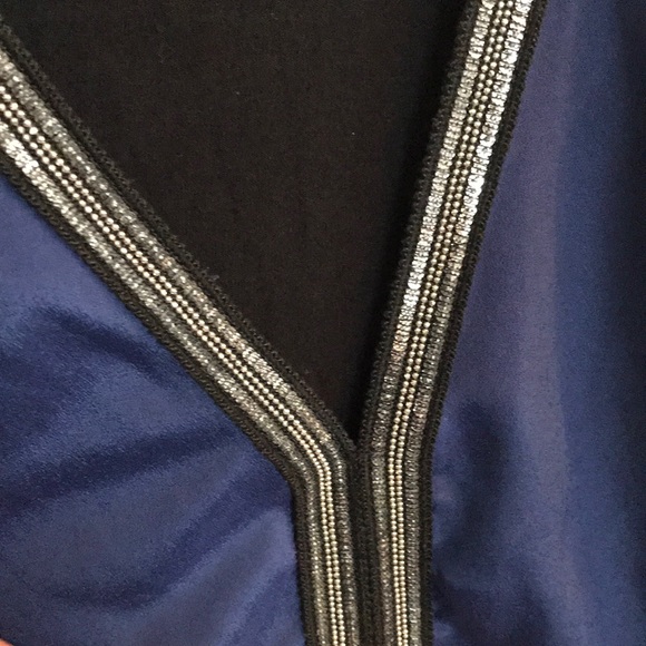 V-neck Blouse - Picture 3 of 3